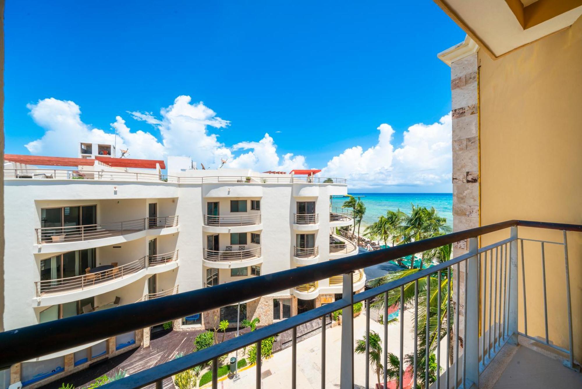 Beachfront 1 Bedroom Condo - El Faro, Surf 407 Playa del Carmen Exterior photo